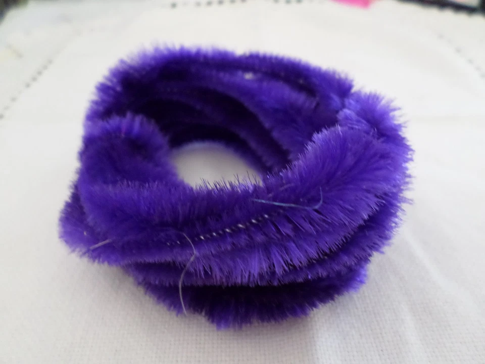CHENILLA DE ALAMBRE NUEVA DE COLECCIÓN, BOLAS DE 3 YARDAS, PÚRPURA OSCURO, 108" Foto 3 de 3