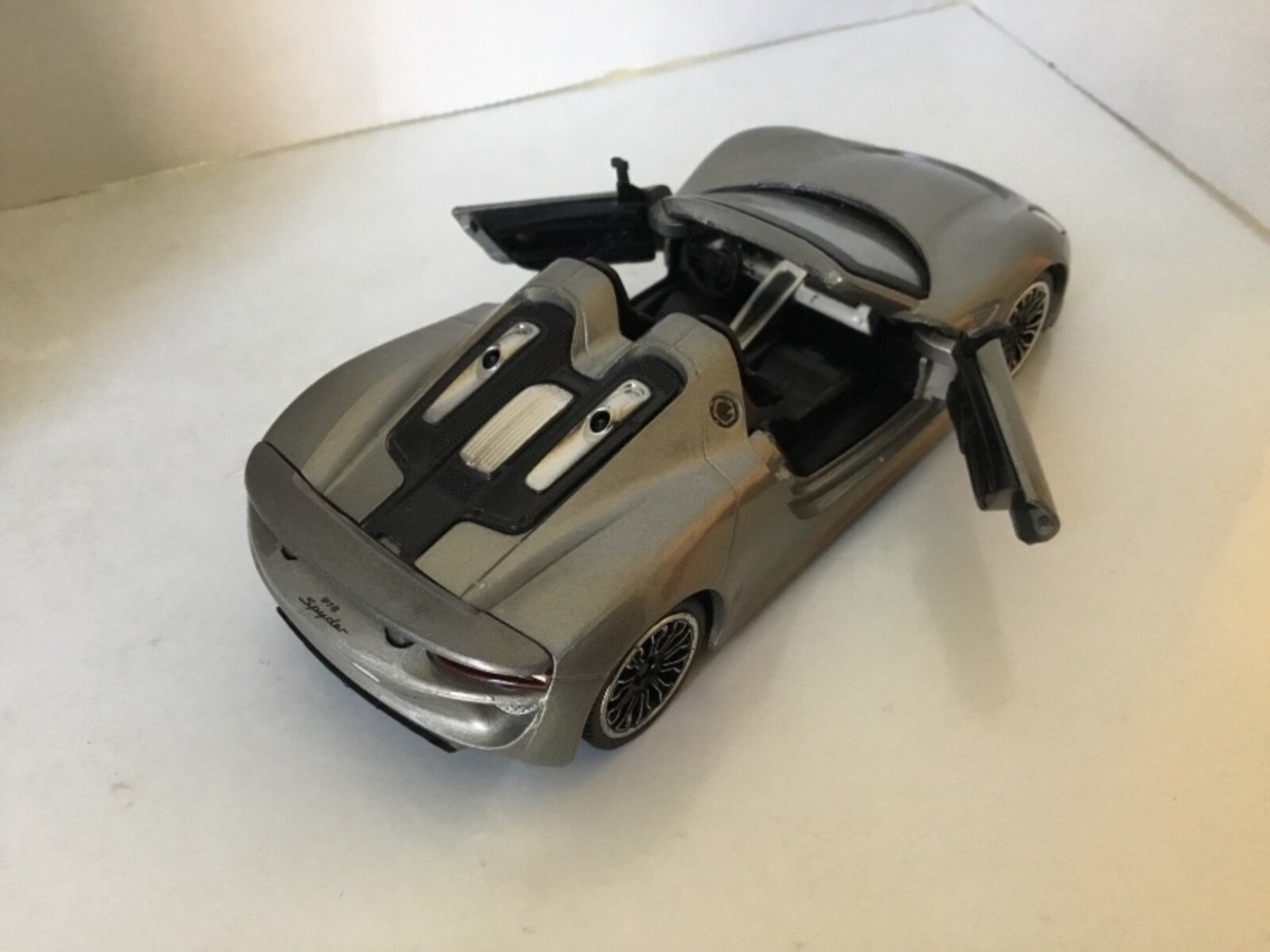 MSZ Vroom PORSCHE 918 SPYDER Race Pullback 1:32 Diecast Car with