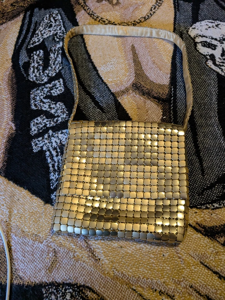 Cartera de malla metálica dorada Bolso de mano Bolso de noche Disco sin asas De colección Años 70 80 Foto 4 de 4
