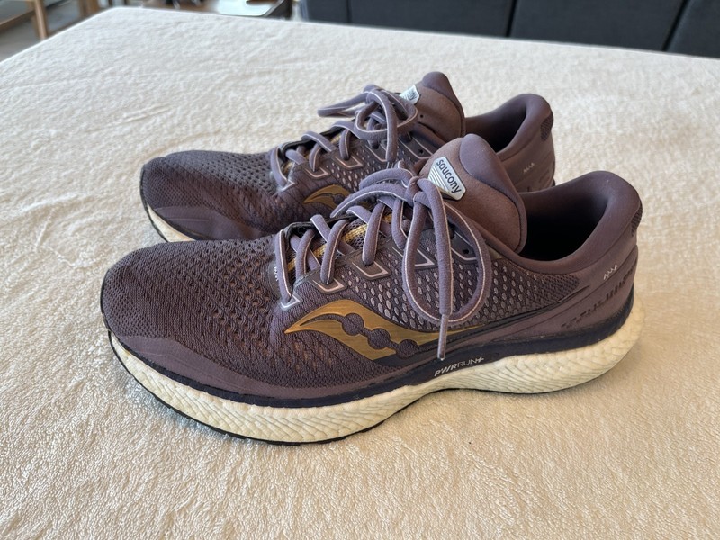 Saucony Triumph 18 Running Shoes - Women's size 10.5 Eggplant - Great Condition