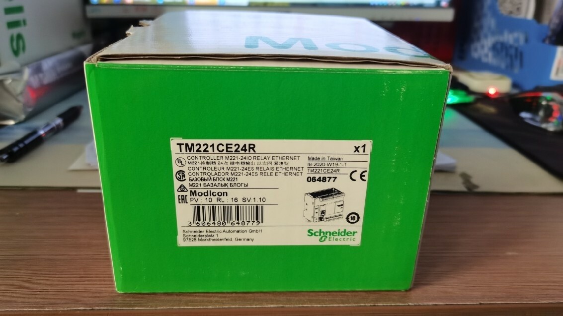 1PC TM221CE24R PLC TM221CE24R New In Box One Year Warranty  *cm
