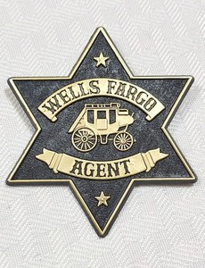 RARE! 1970s/80s Wells Fargo Plastic Toy Agent Badge Souvenir/Employee Badge/Pin