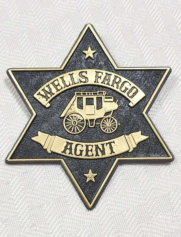 RARE! 1970s/80s Wells Fargo Plastic Toy Agent Badge Souvenir/Employee Badge/Pin