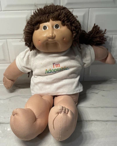 Cabbage Patch Kid 1984 Girl w/Brown Hair & Eyes Dimples I'm Adoptable Shirt Vtg
