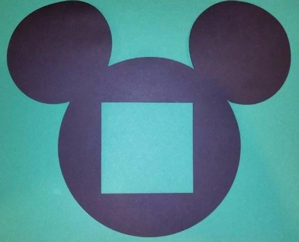 ¡MARCO DE FOTOS MICKEY MOUSE SE ADAPTA A MARCO DE 8-1/2 X 11! INCLUYE CUADRADOS MATE NEGRO Y ROJO Foto 2 de 4