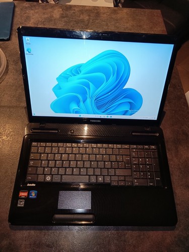 TOSHIBA L670D 17.3' AMD P340 2.2Ghz 6Go 250Go SSD Windows 11 PRO - TBE