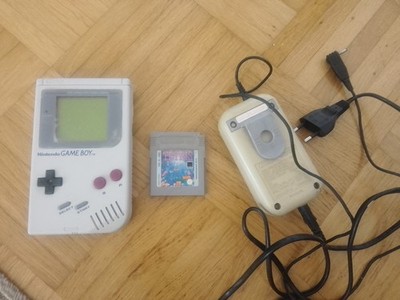 Gameboy Classic mit Tetris Spiel und Pack