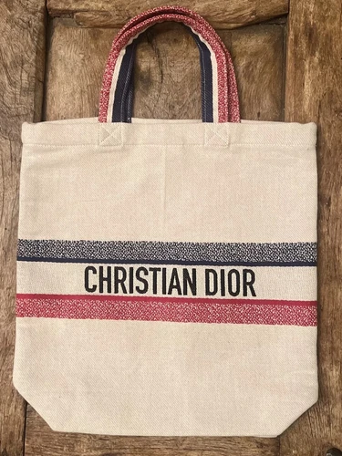 Christian Dior poignée supérieure logo et fourre tout étoile édition exclusive 2024