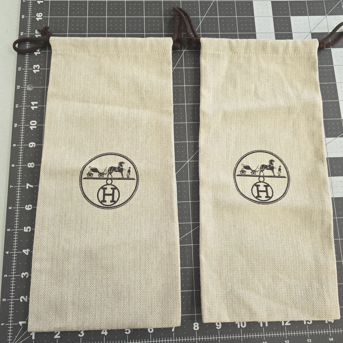Housse dust bag Hermès pour cadenas ou boucle de ceinture
