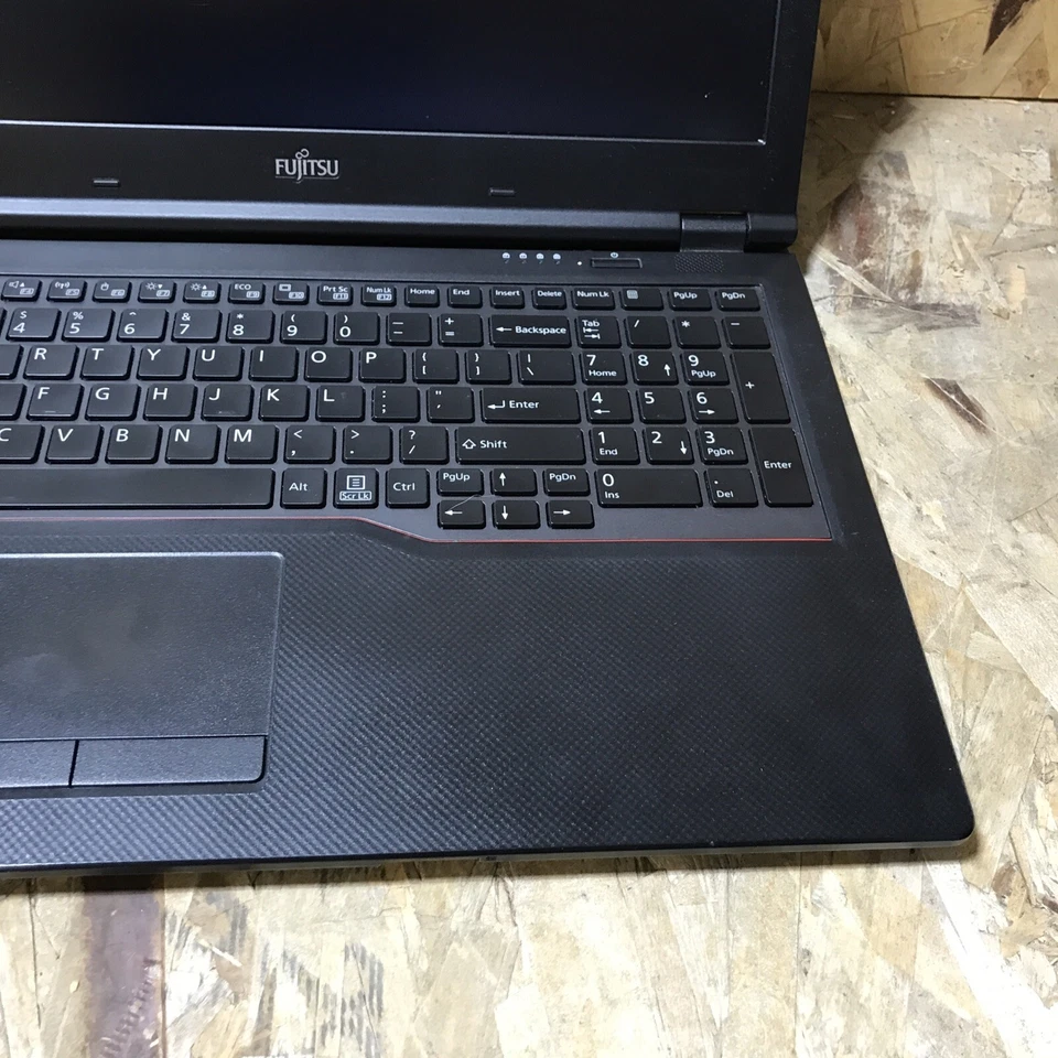 Fujitsu Lifebook E558 I3-7130U 2.70GHZ 256GB SSD 4GB RAM Win 11 H138 Foto 3 de 4
