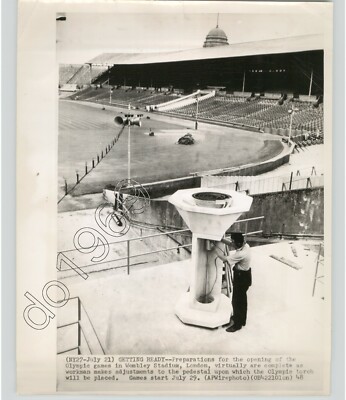 Preparing the TORCH For LONDON OLYMPIC GAMES @ WEMBLEY Stadium 1948 Press Photo