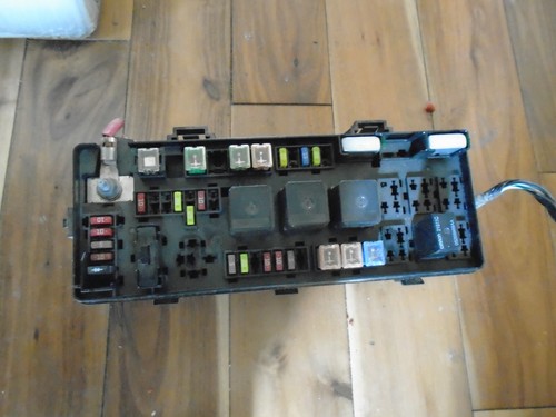 2008 DODGE MAGNUM TRUNK FUSE BOX P/N 68060006AB - Picture 3 of 3