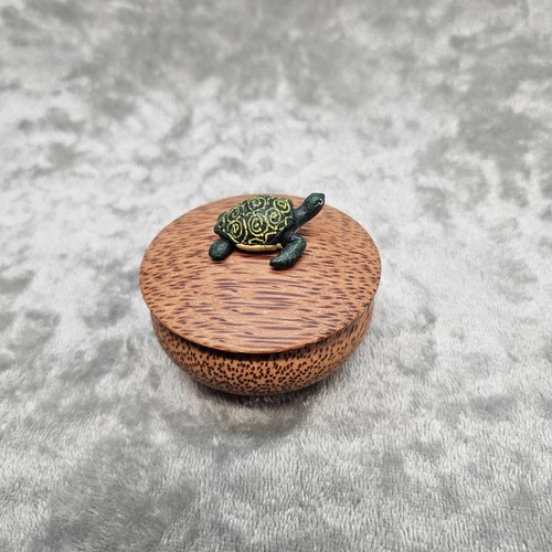 Wooden Trinkent box hand painted sea turtle removable lid dark wood grain - Picture 10 of 15