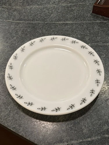 VTG PYREX GREEN LEAF 10" Corning DOUBLE TOUGH Tableware MILK GLASS DINNER Plate