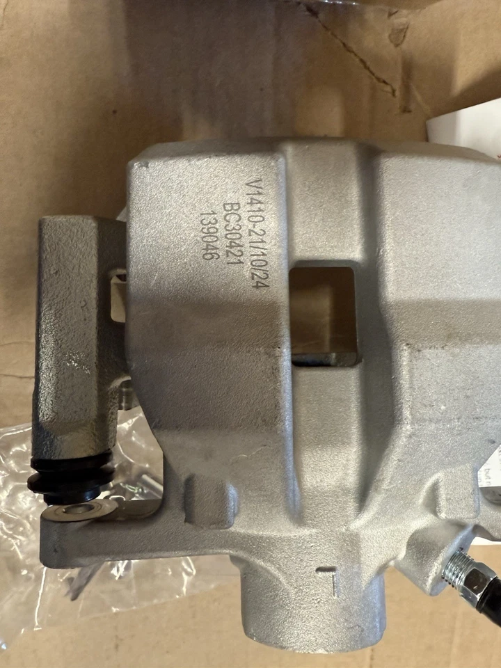 2015-2019 Toyota Highlander Rear Driver Side Caliper BC30421/139046 - Image 3 of 4