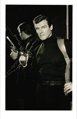 Postcard Roger Moore James Bond 007 Film Live and Let Die