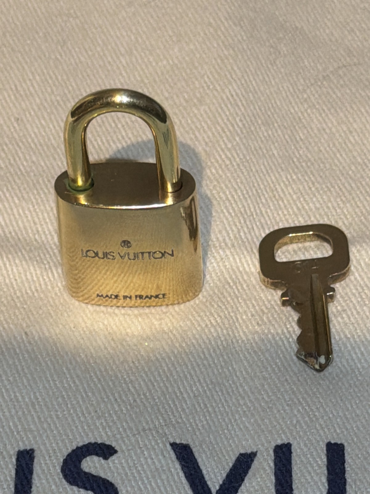Louis vuitton padlock and key - Pre-owned image 2