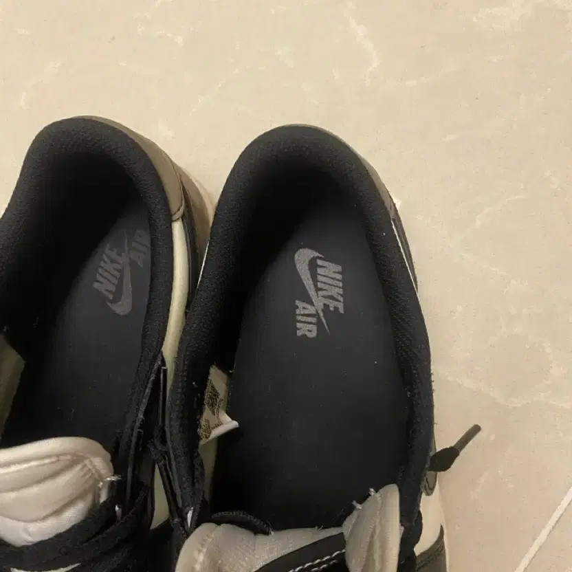 Nike Jordan 1 Low Mocha 270 Sneakers thumbnail 6