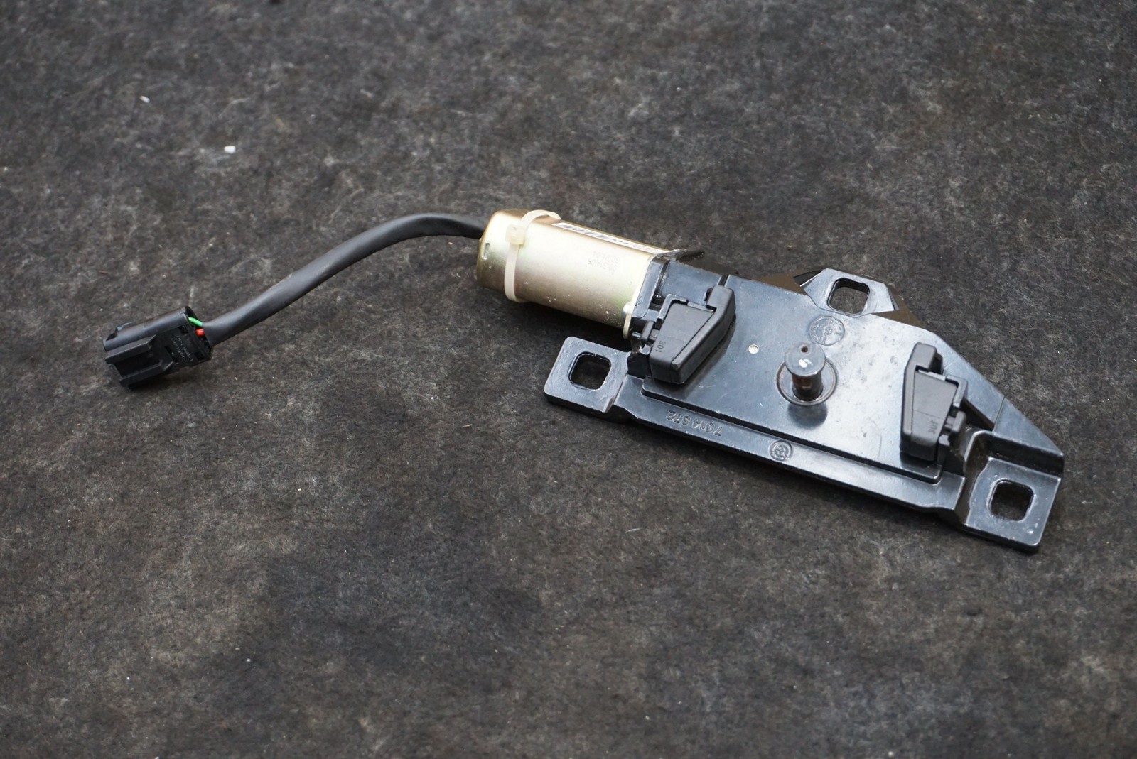 Rear Trunk Power Lock Latch Actuator 67107014872 OEM Rolls Royce Phantom 2004