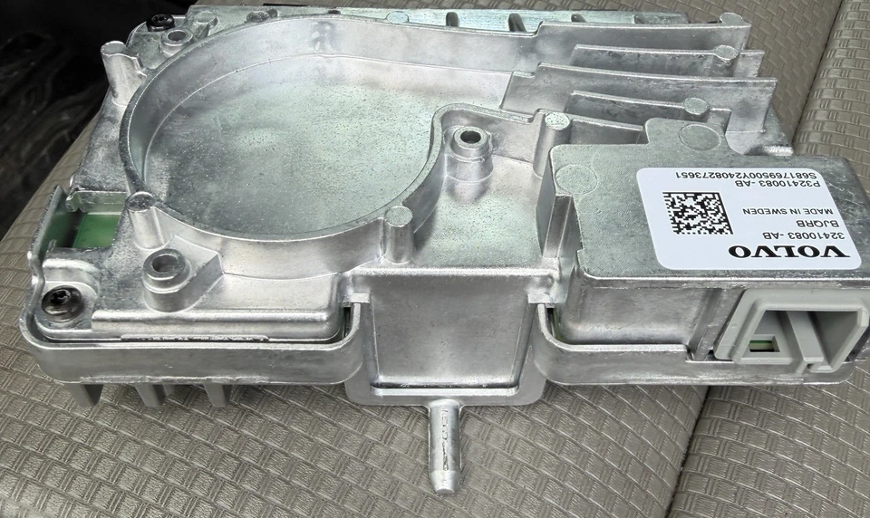 Cámara delantera VOLVO XC40 536 32410083 2.0 gasolina/electricidad 145kw 29017741 Foto 2 de 4