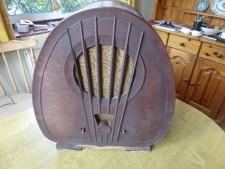 Vintage collectable Art Deco bakelite Philips radio model 834C. With valves.