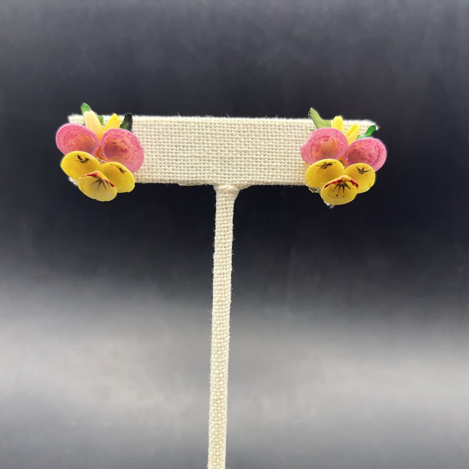 Tiny Seashell Flower Screw Back Earrings Midcentu… - image 3