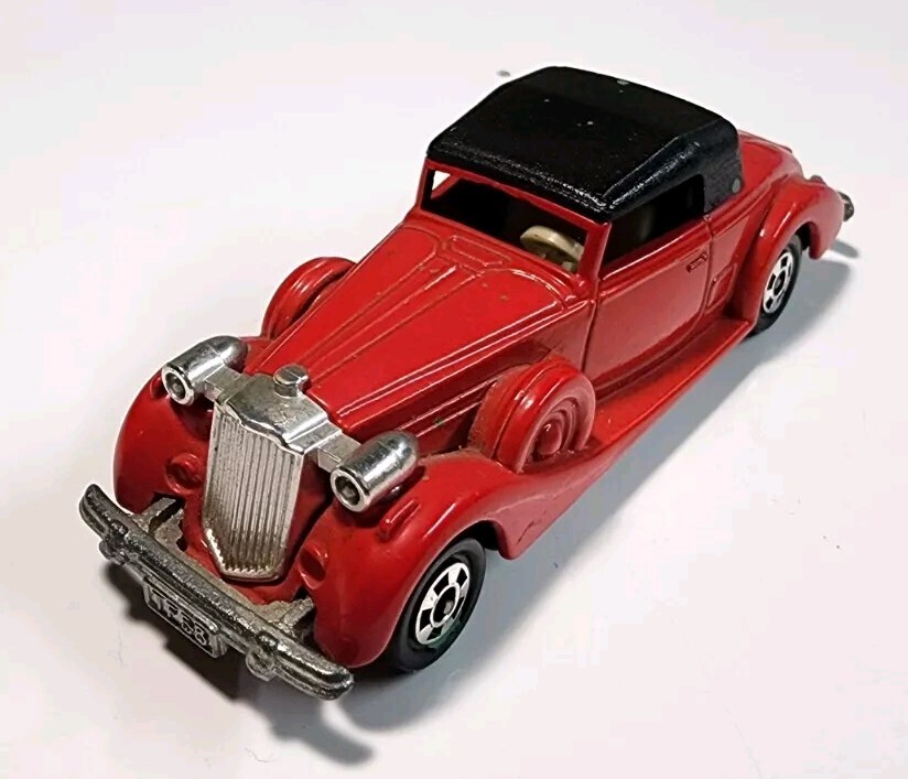 Vintage Tomica Tomy F52 Red 1937 Packard Coupe Roadster 1/72