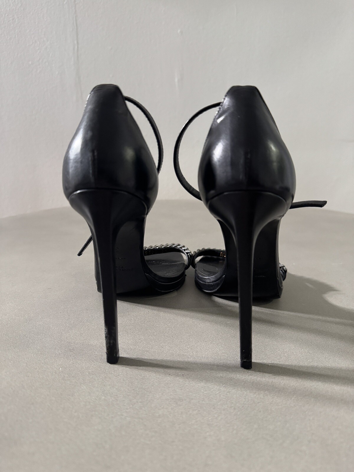 Sandali con tacco Saint Laurent in pelle nera tacco iconico YSL taglia 7 US