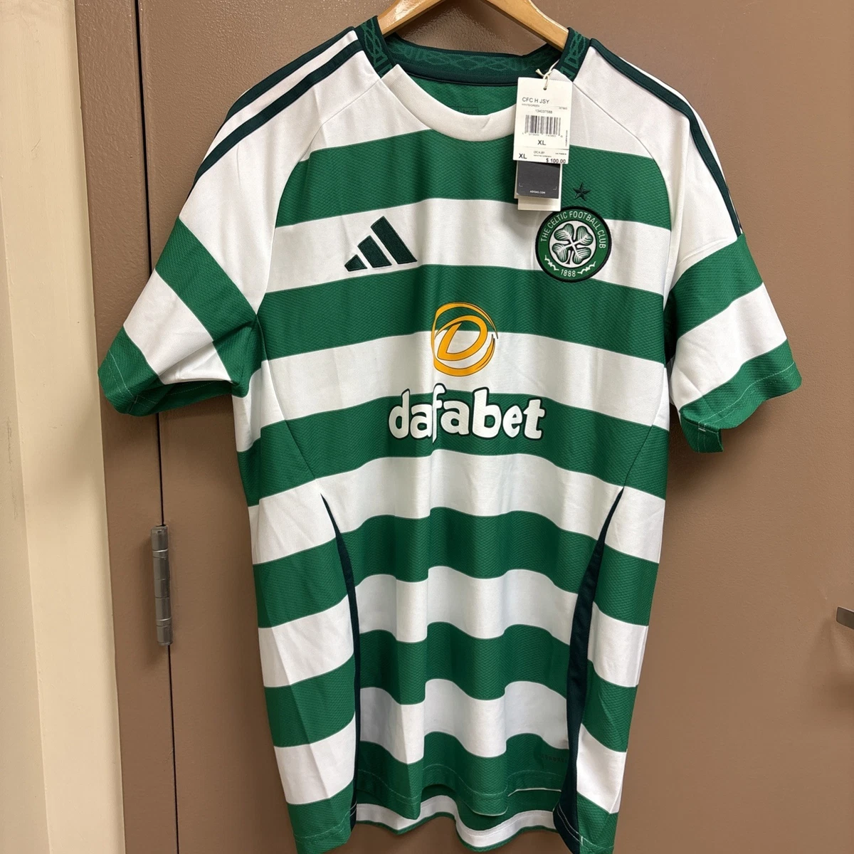 Preços baixos em Celtic Masculino International Club Camisas de