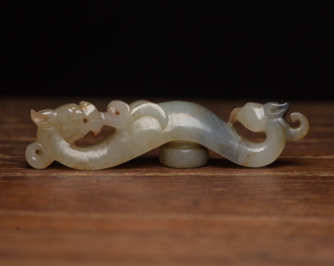 Natural Chinese Jade Artisan Carved Protection Belt Buckle Figurine Dragon
