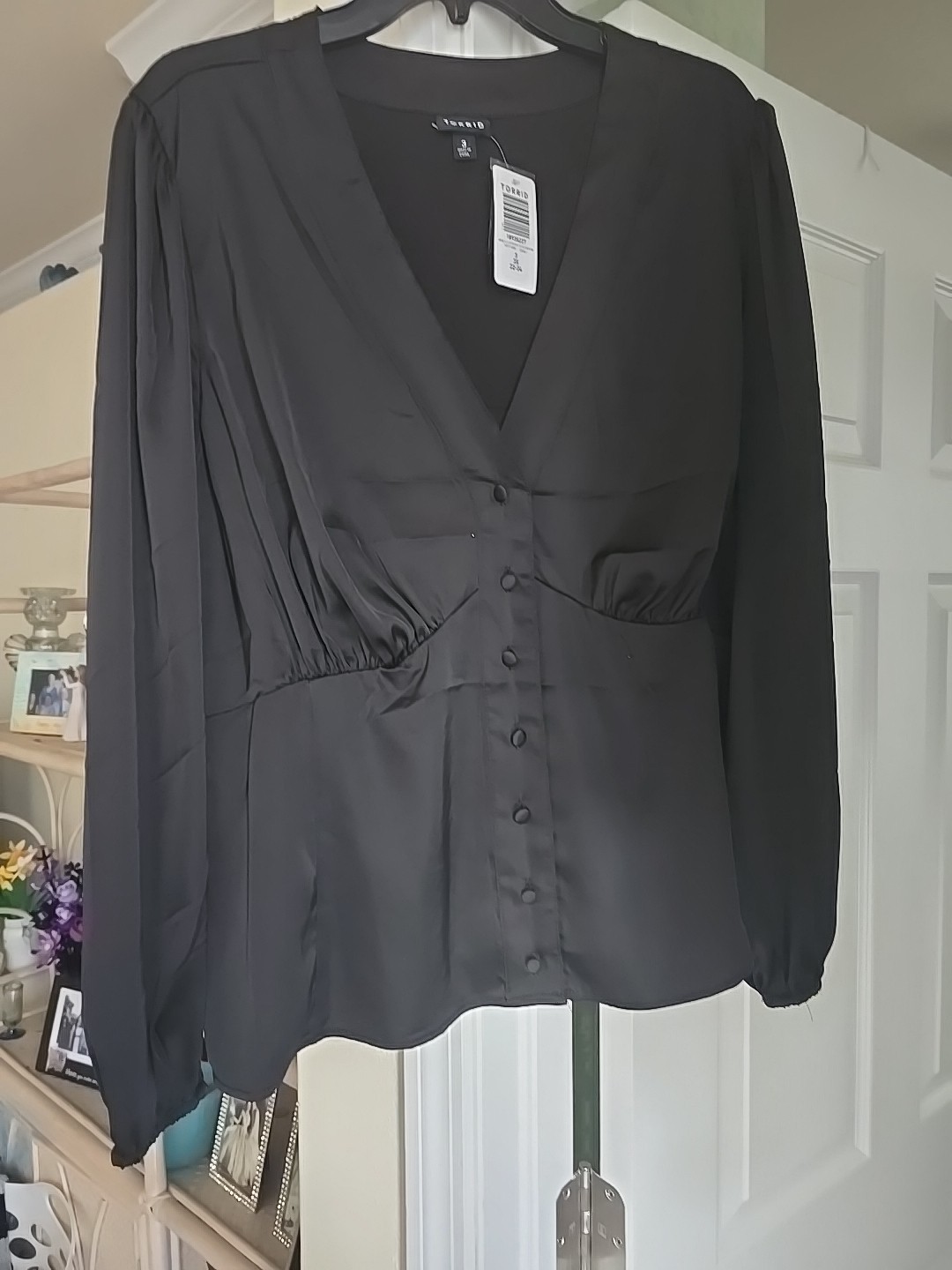 Torrid Black LONG sleeve SATIN  Women 3 BLOUSE 22-24 NWT