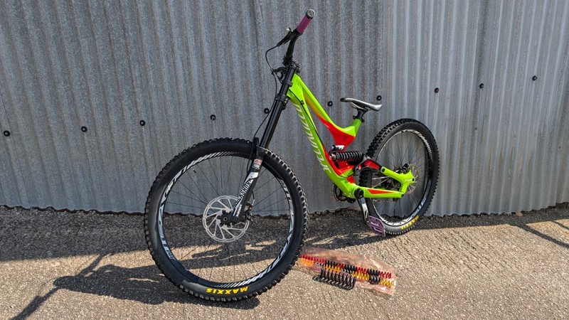 Specialized Demo 8 2017 Downhill Mountain Bike Size Small Good Condition