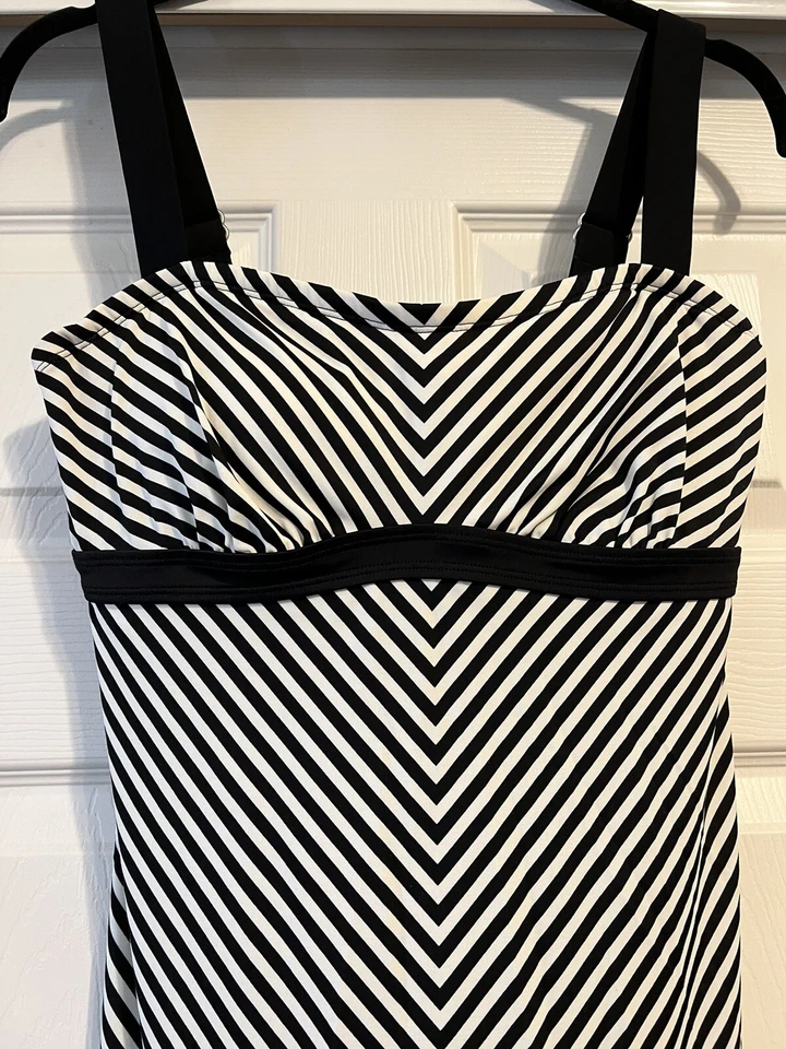 Athleta Swim Dress 34 D DD Black White Striped Classic Swimsuit Summer - Image 2 of 4