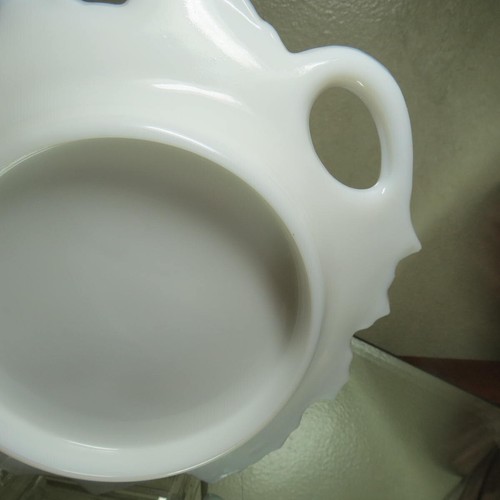 Vintage Fenton Glass Milk Glass Leaf pattern handled dish #5116 - Picture 2 of 11