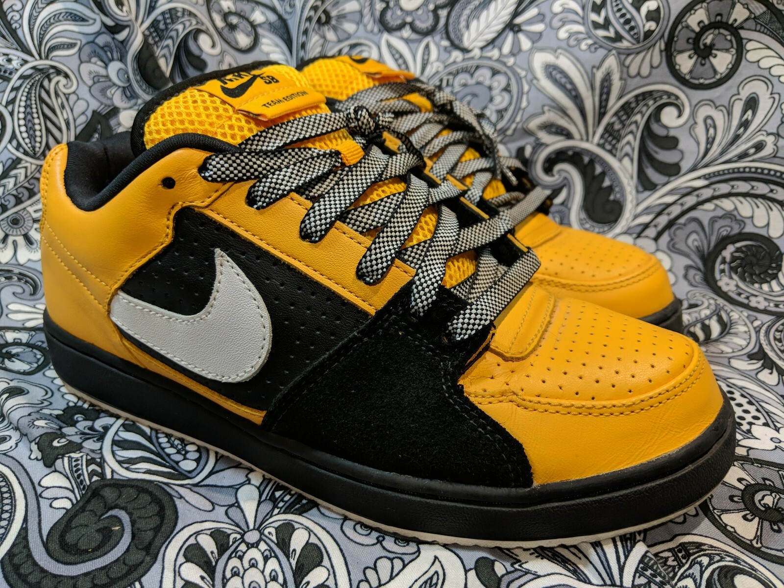 nike dunk low yellow black