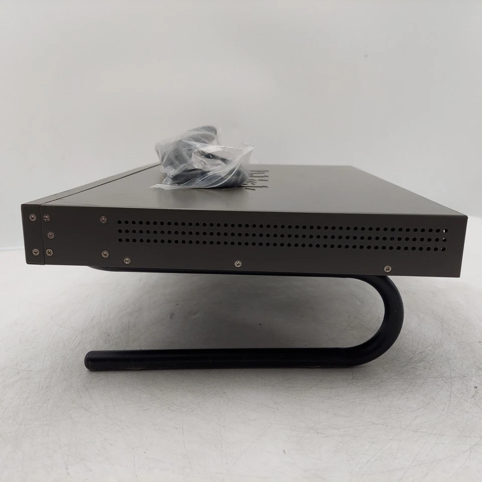 D-Link DES-3350SR 48 10/100Mbps plus 2 Gigabit Ports Layer 3 Stackable Switch - Image 4 of 4