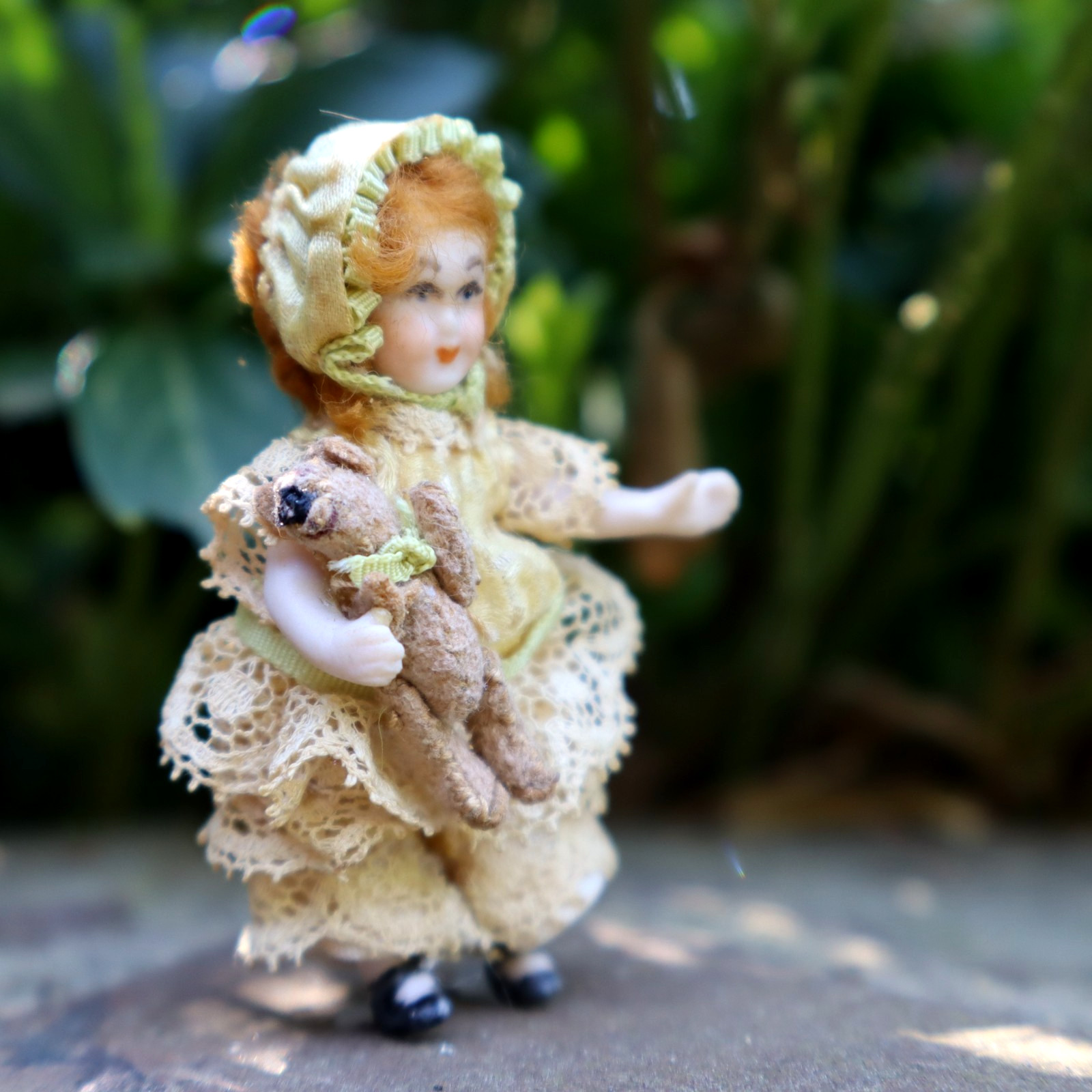 Artist vtg dollhouse miniature 1:12 Toddler bisque Doll w/ teddy bear 2.5 Vict.