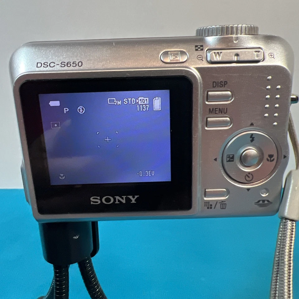 Sony Cyber-Shot DSC-S700 7.2MP Digital Camera, Cable, Manuel, Case SILVER WORKS  - Image 4 of 4
