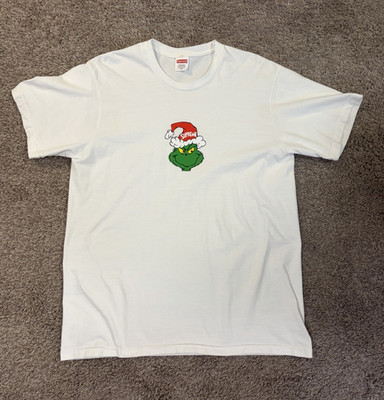 Supreme Men s M White Cotton Short Sleeve Crew Neck Grinch Santa Hat Logo Tee