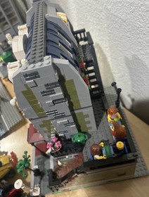 LEGO Creator Expert: Parisian Restaurant (10243)