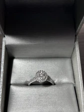 Zales White gold & diamond engagement ring size 7 Brand New Never Worn