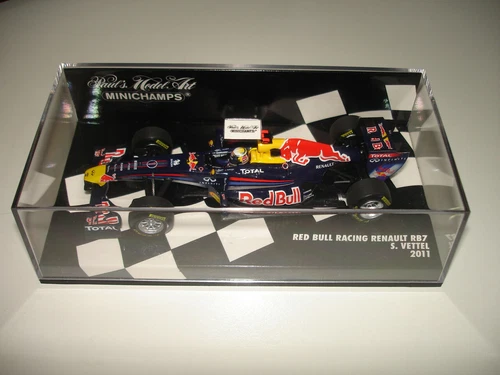 F1 S.Vettel Minichamps Red Bull Renault RB7  2011  1/43 OVP