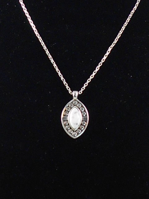 Collar Howlita Blanco Chapado en Plata Brighton PEBBLE DOT DREAM JM7399 $78 #2 Foto 2 de 3