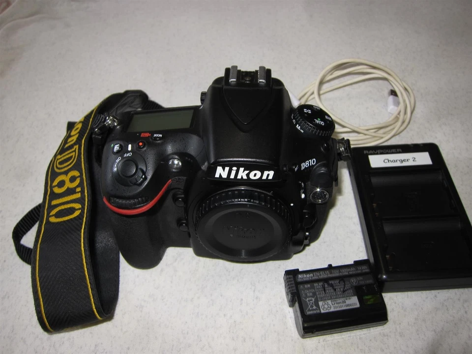 Nikon D810 Full-Frame Professional DSLR Camera body .... excellent condition... - image 2 of 4