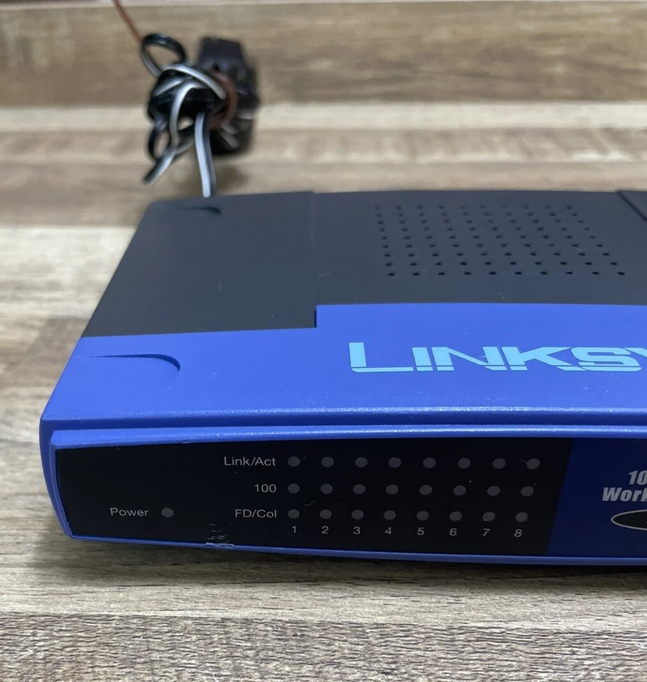 LINKSYS EZXS88W Version 3.3 10/100 8 PORT WORKGROUP SWITCH W/POWER CORD - Image 4 of 4