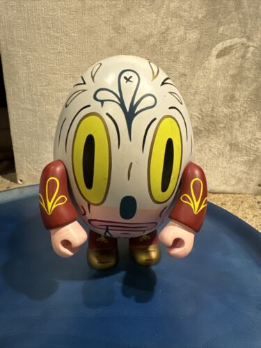 Gary baseman 8" hump qee dump toy egg toy2r Limited Edition 2005 Used No Box - Picture 1 of 6