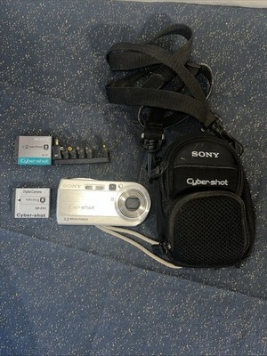 Sony Cyber-shot DSC-P150 7.2MP Digital Camera Silver W/ Battery TESTED