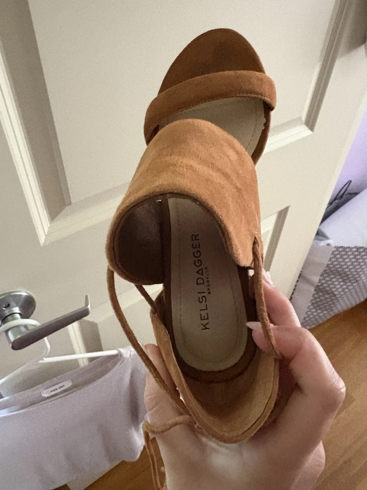 Cuñas de daga Kelsi Foto 2 de 3