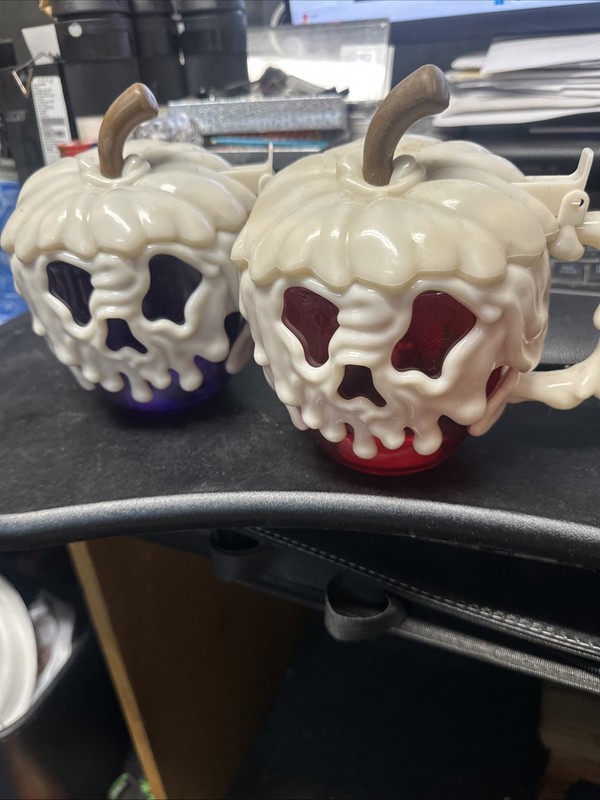 DISNEY HALLOWEEN POISON APPLE STEIN mug cup (2) SNOW WHITE Disney Parks 