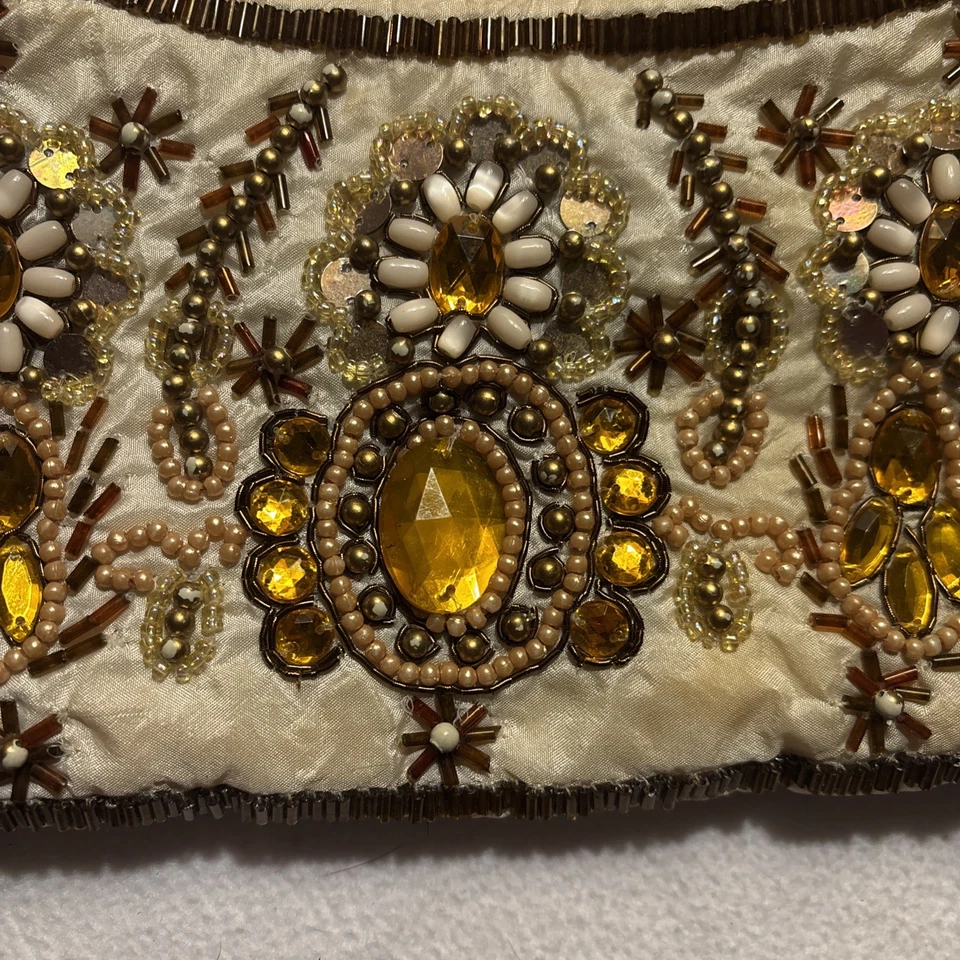 Impresionante cartera de noche sin asas con cuentas doradas sin correa Foto 2 de 4